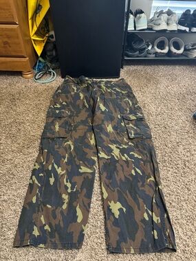 Men's Camouflage Cargo Pants - Green Camo